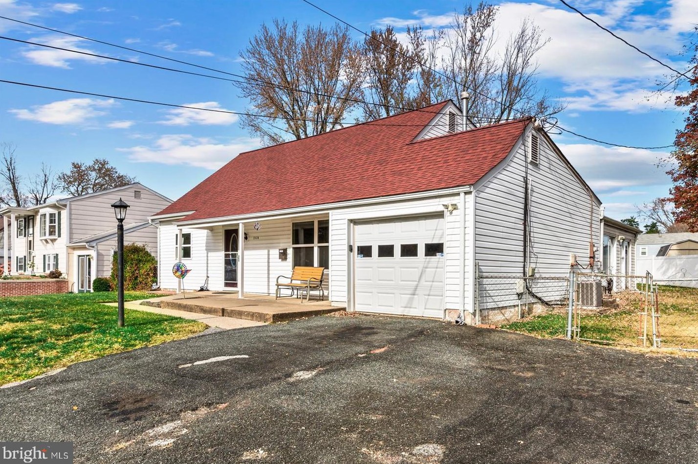 1310 Saxon St, Woodbridge, VA 22191