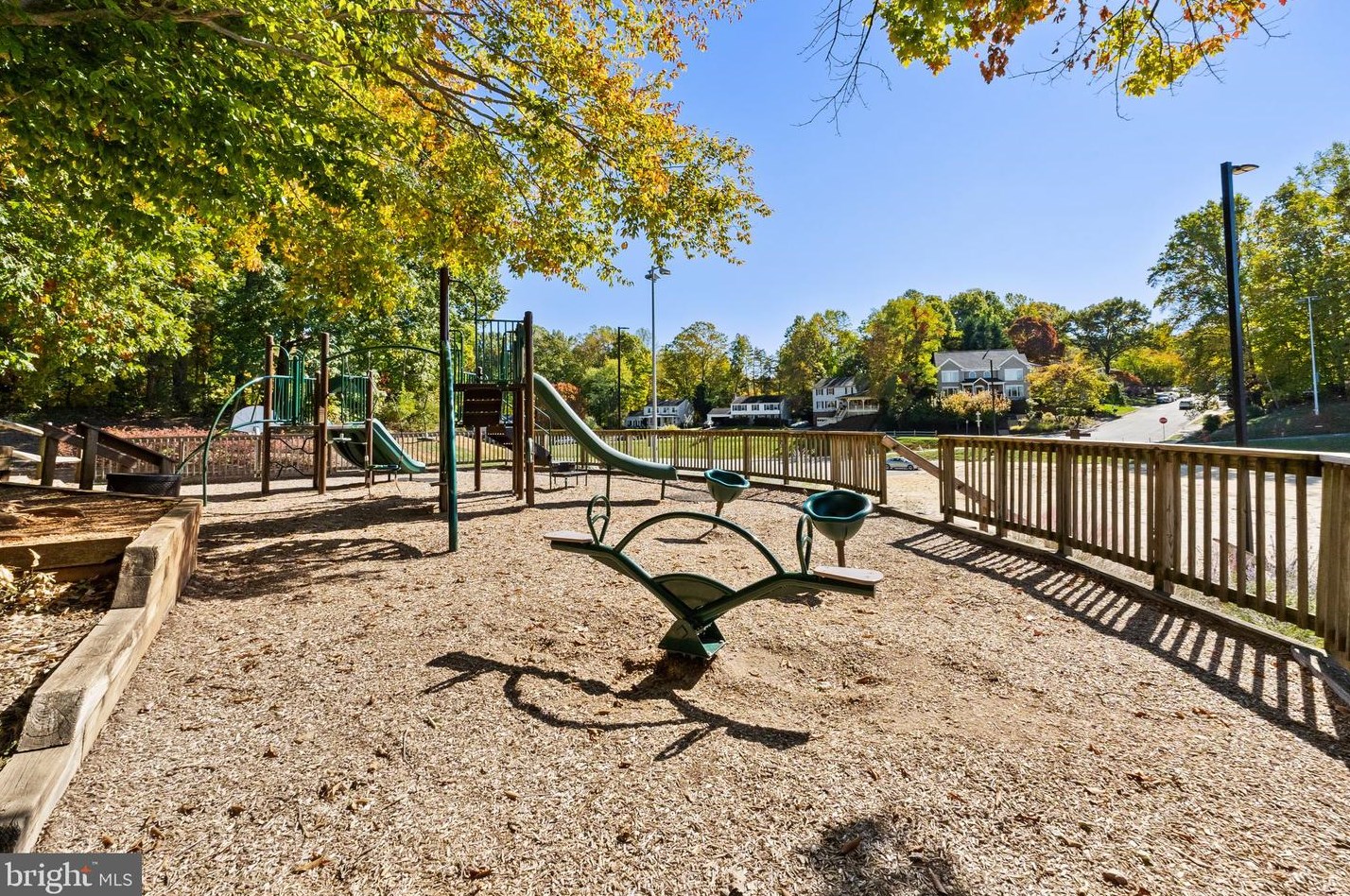 4562 Rincon Pl, Dumfries VA  22025-1044 exterior