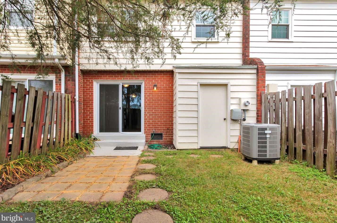2419 Kilpatrick Pl, Dumfries VA  22026-2539 exterior