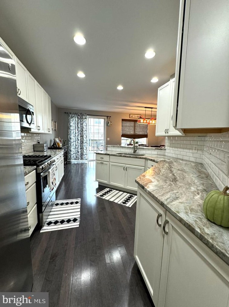 9283 Alvyn Lake Cir, Bristow VA  20136-6149 exterior