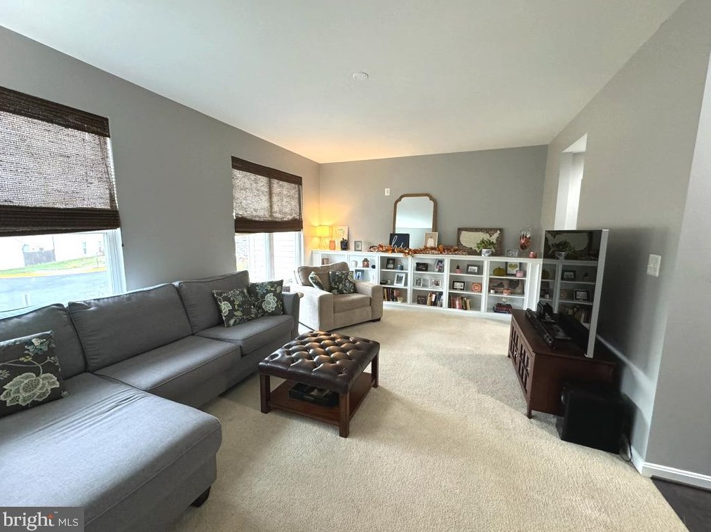 9283 Alvyn Lake Cir, Bristow VA  20136-6149 exterior