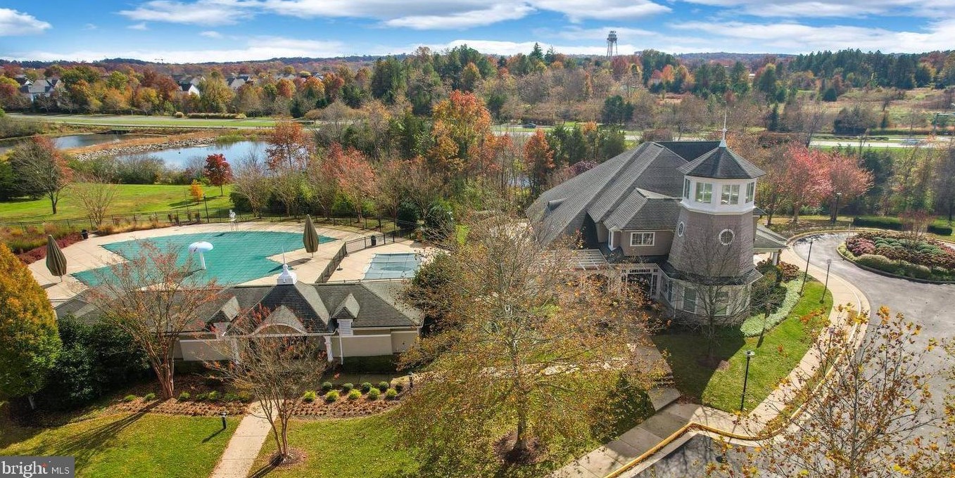 9283 Alvyn Lake Cir, Bristow VA  20136-6149 exterior