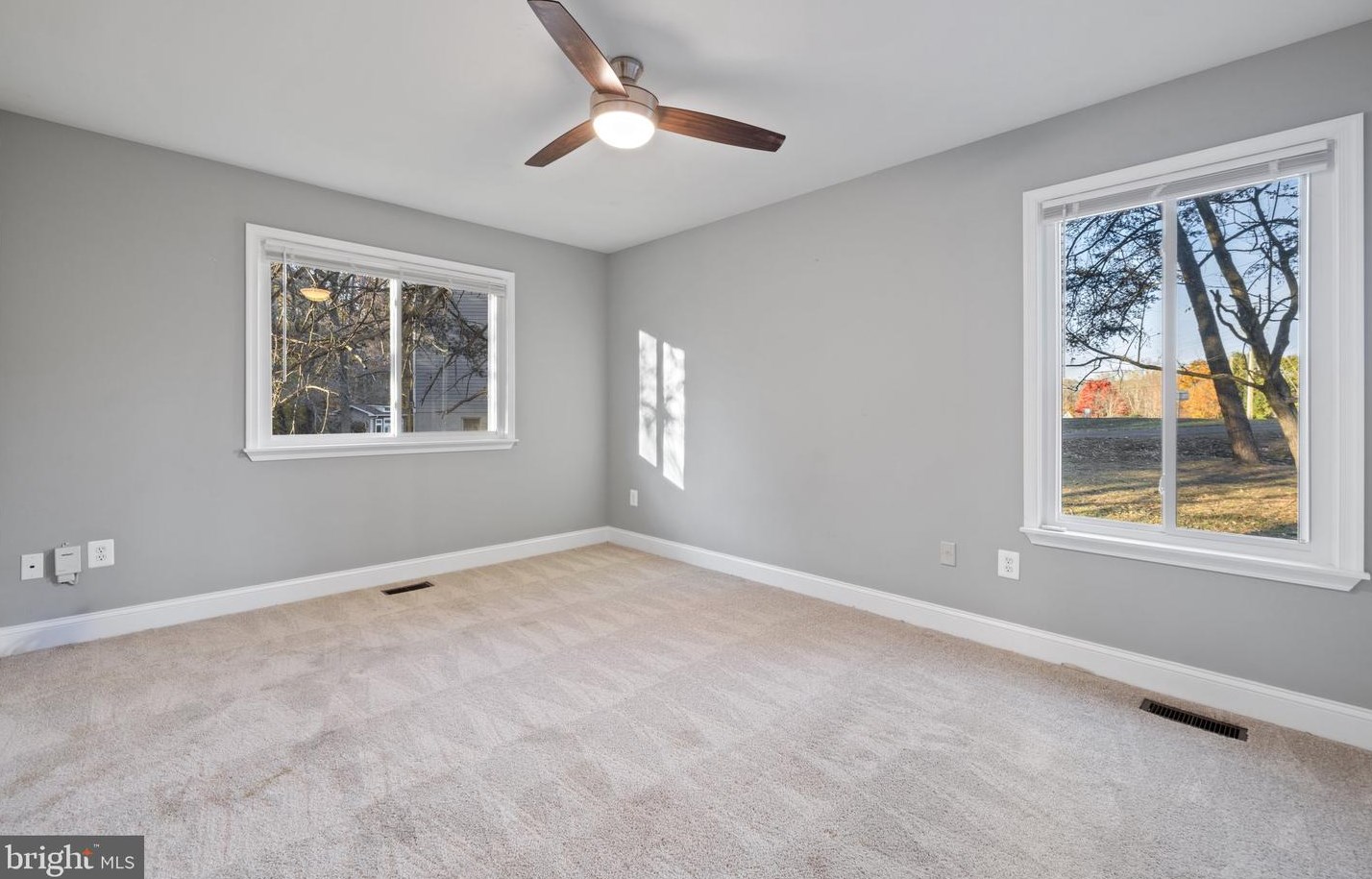 8110 King Arthurs Ct, Manassas VA  20112-3522 exterior