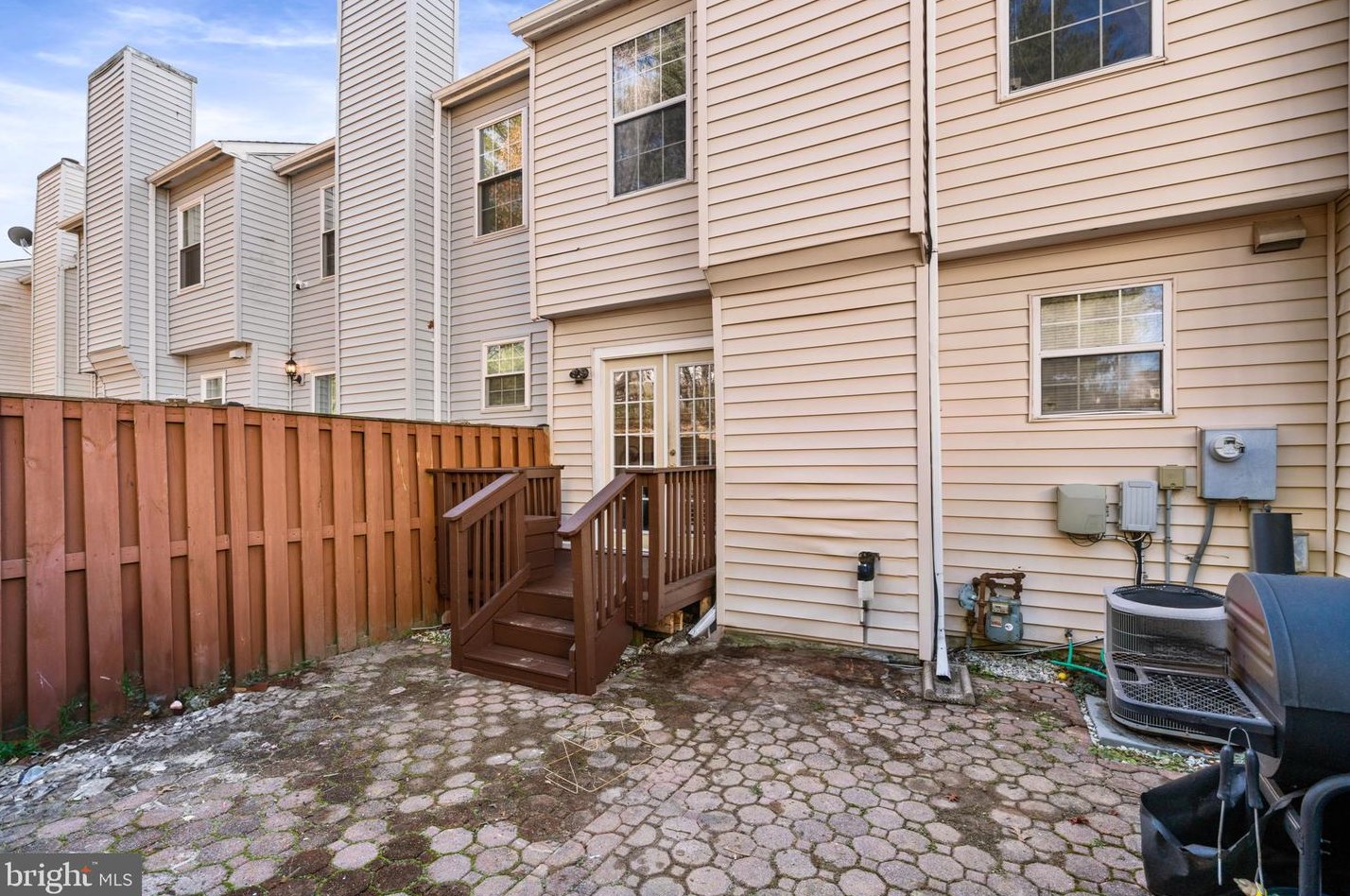 1944 Wicklow Ct, Woodbridge VA  22191-3459 exterior