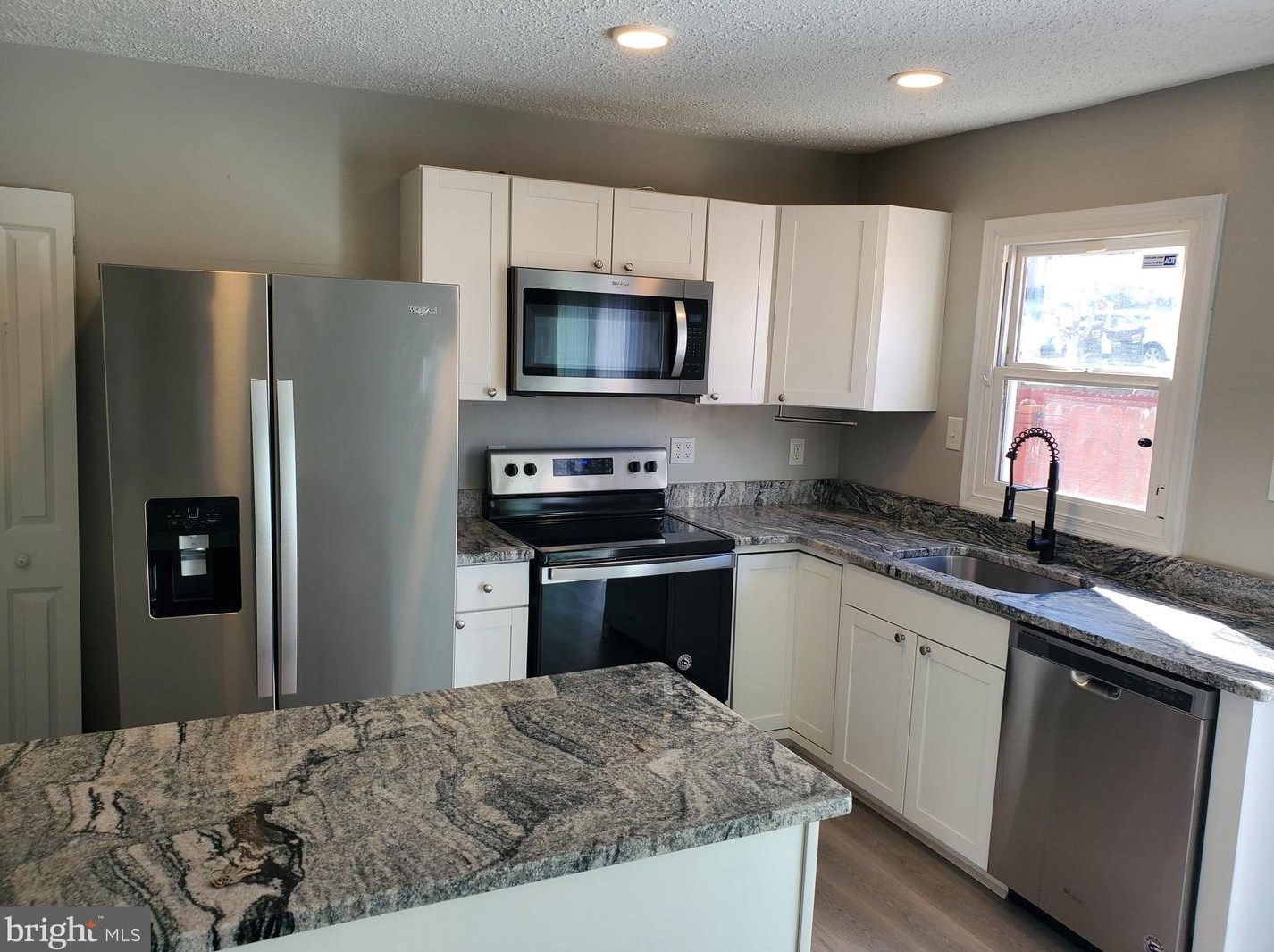 2883 Gloucester Ct, Woodbridge VA  22191-4617 exterior