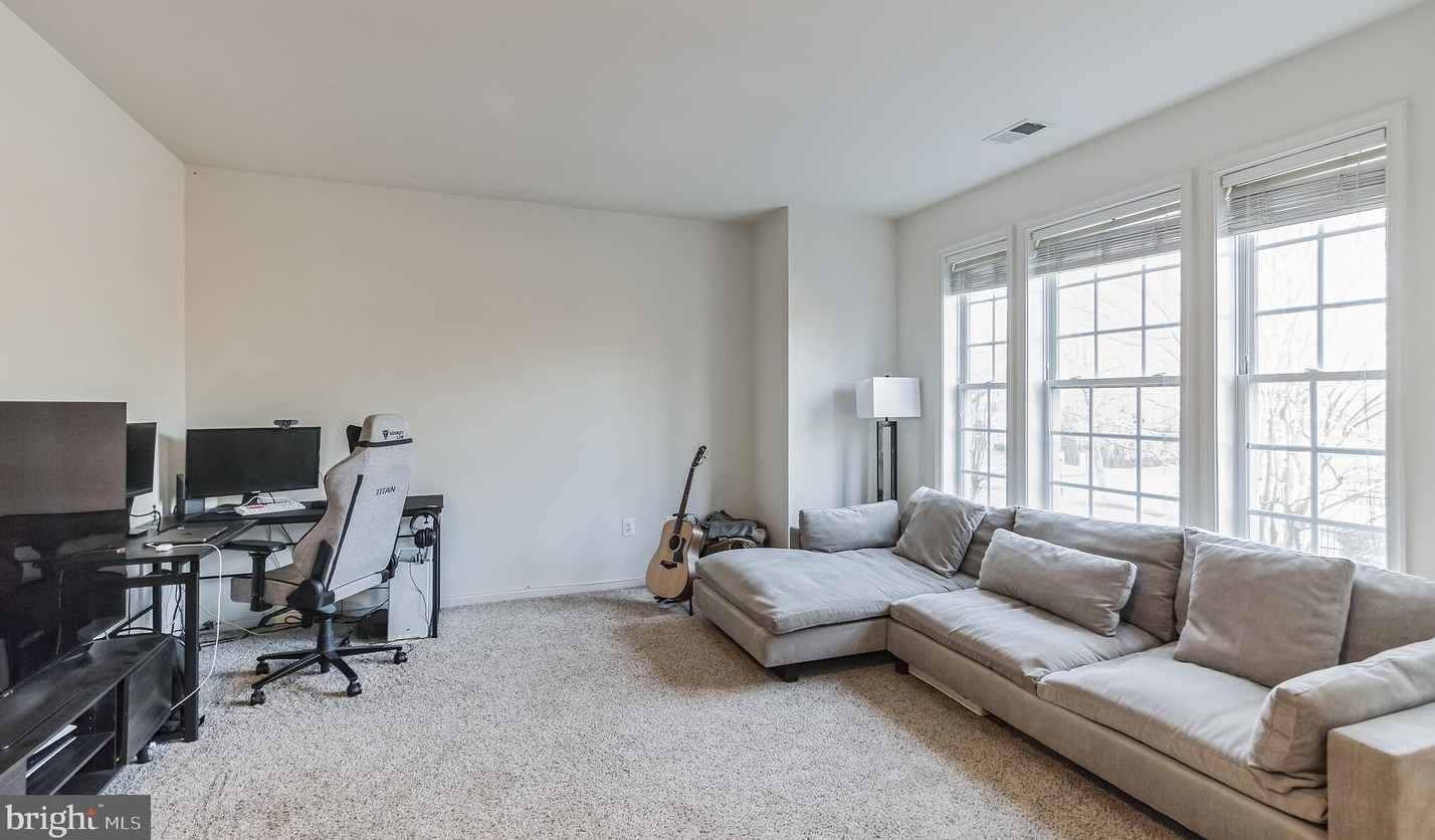 789 Vestal St, Woodbridge VA  22191-5443 exterior