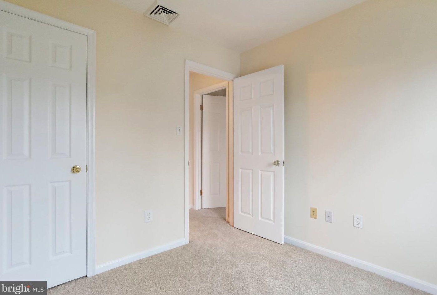 6683 Comanche Ct, Haymarket VA  20169-2937 exterior