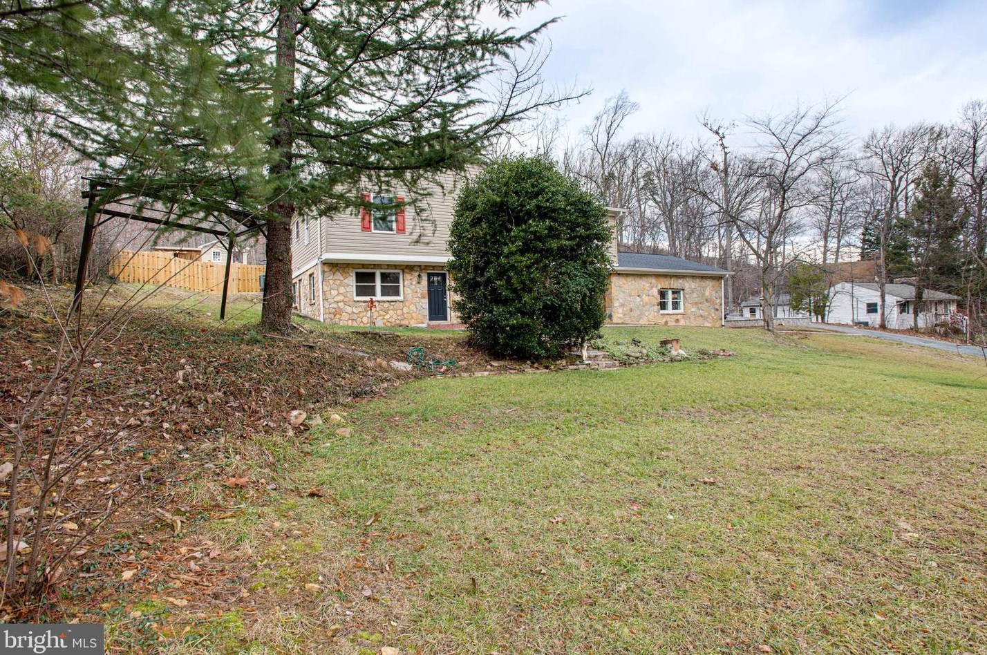 2656 Collins Ct, Haymarket VA  20169-1608 exterior