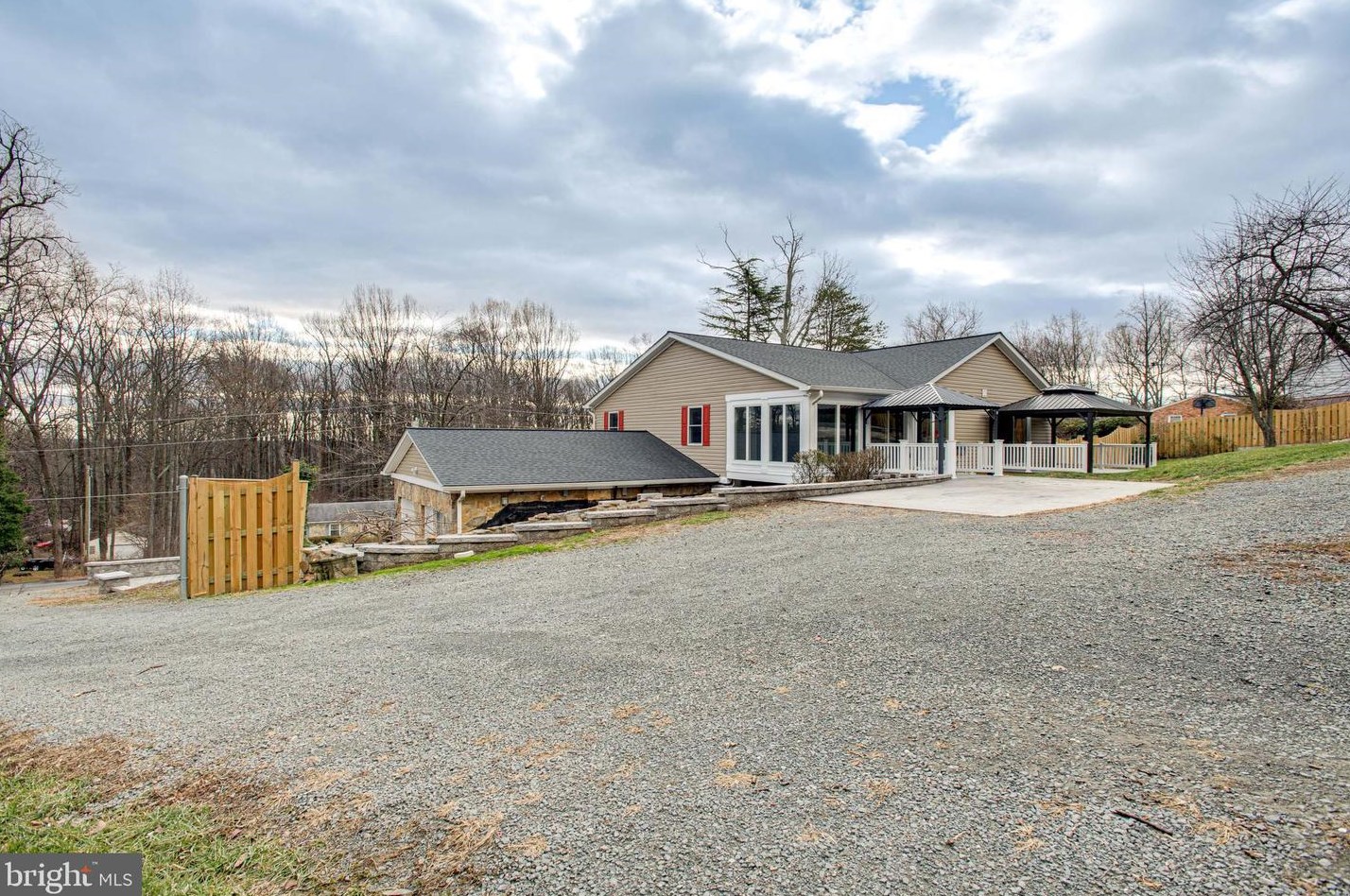 2656 Collins Ct, Haymarket VA  20169-1608 exterior