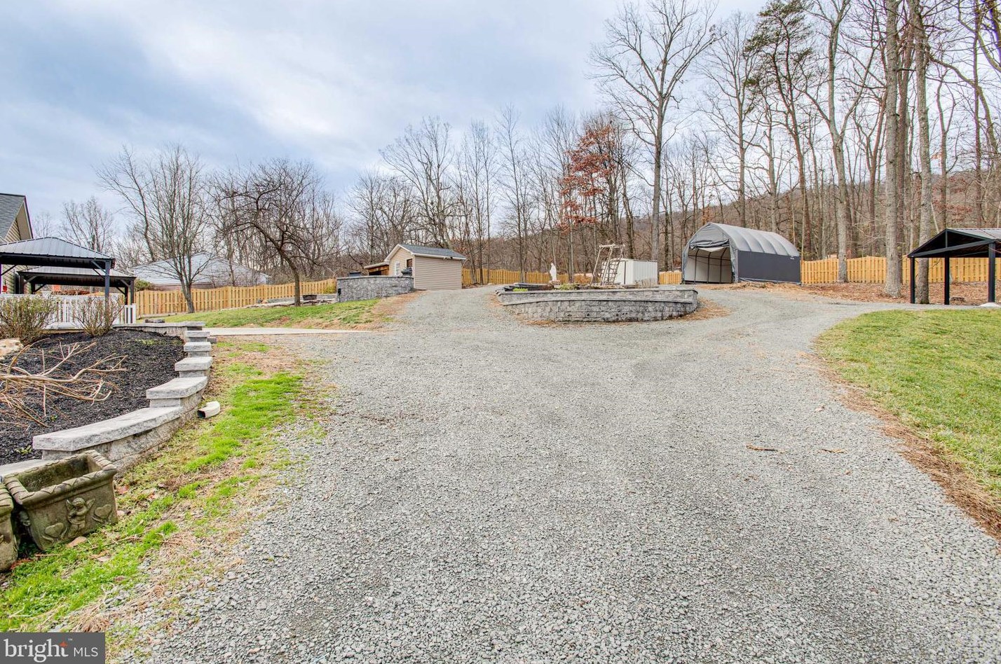 2656 Collins Ct, Haymarket VA  20169-1608 exterior