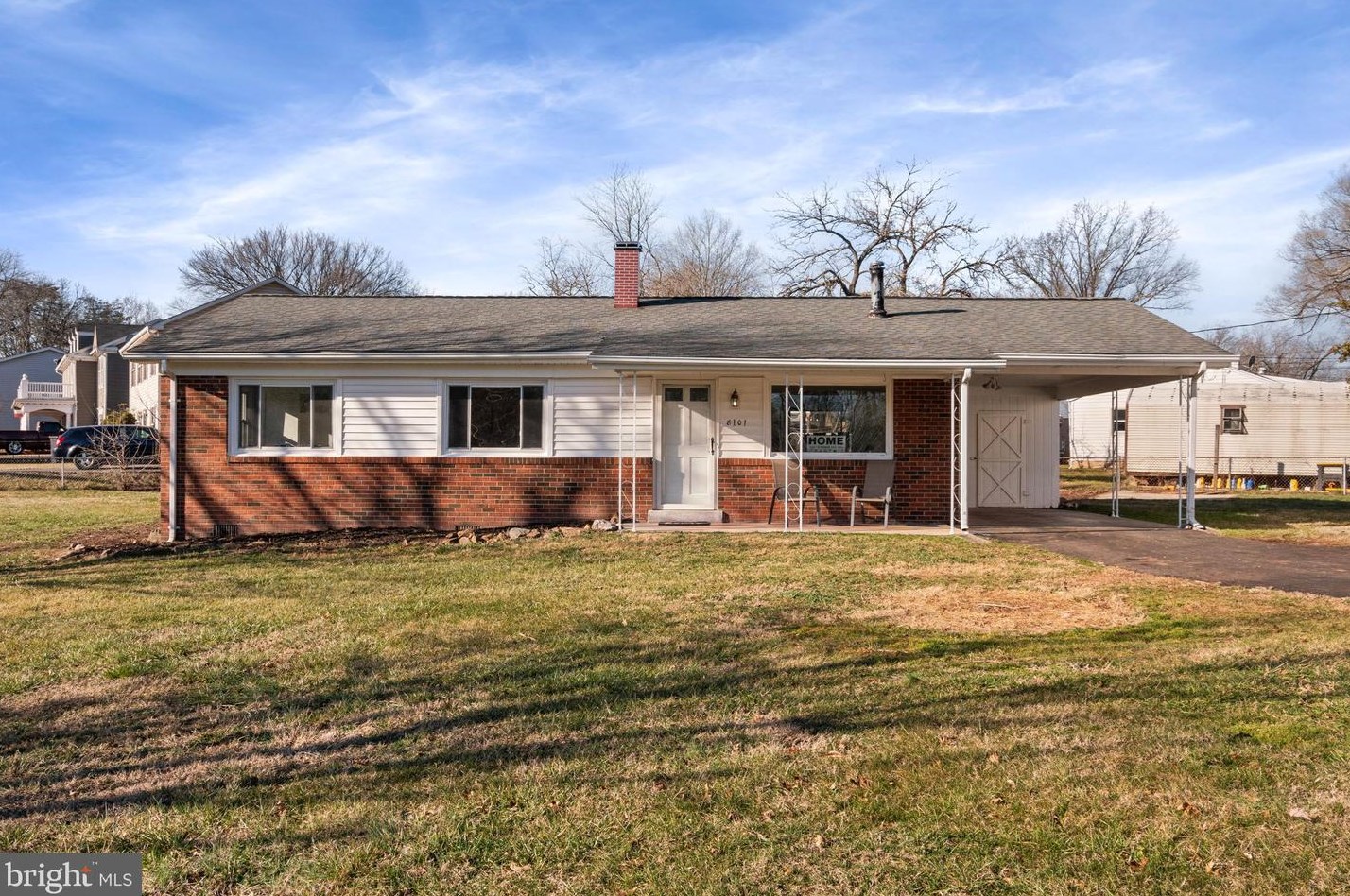 8101 Spruce St, Manassas VA  20111-2202 exterior