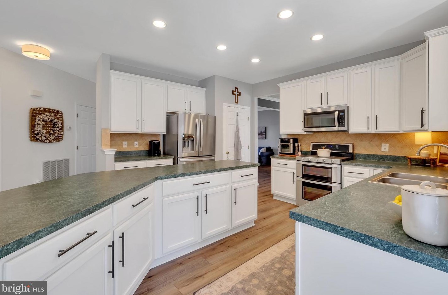 13262 Amblewood Dr, Manassas VA  20112-7816 exterior