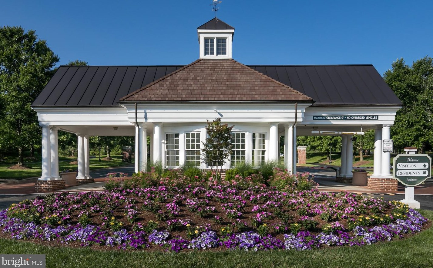 5800 Serengeti Ct, Haymarket VA  20169-3200 exterior