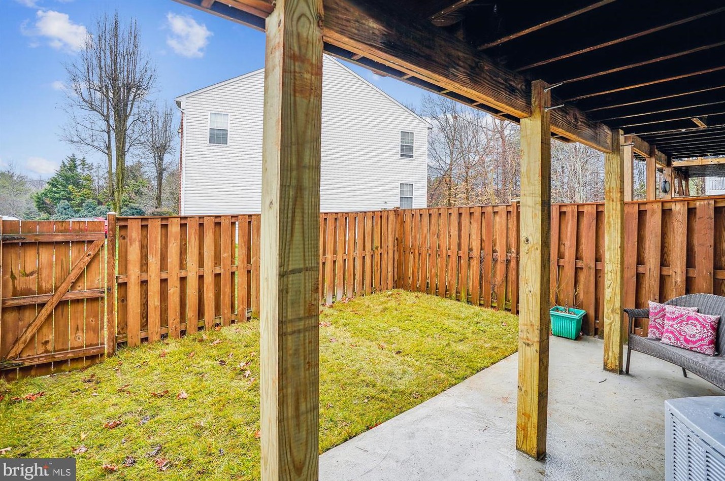 5013 Barnacle Pl, Dumfries VA  22025-1230 exterior