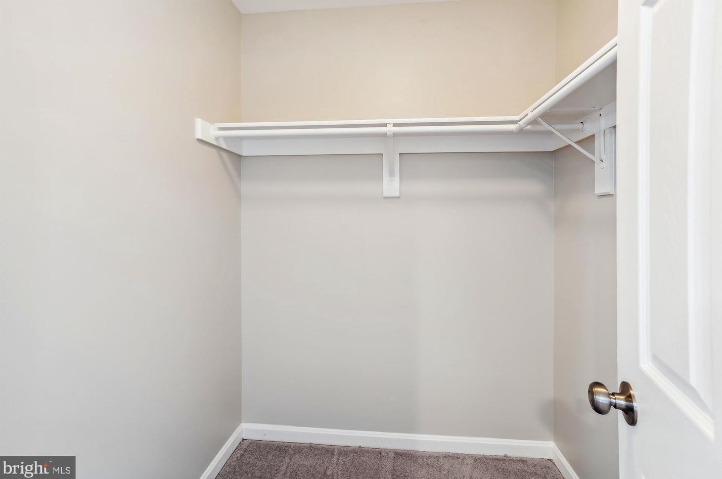 5013 Barnacle Pl, Dumfries VA  22025-1230 exterior
