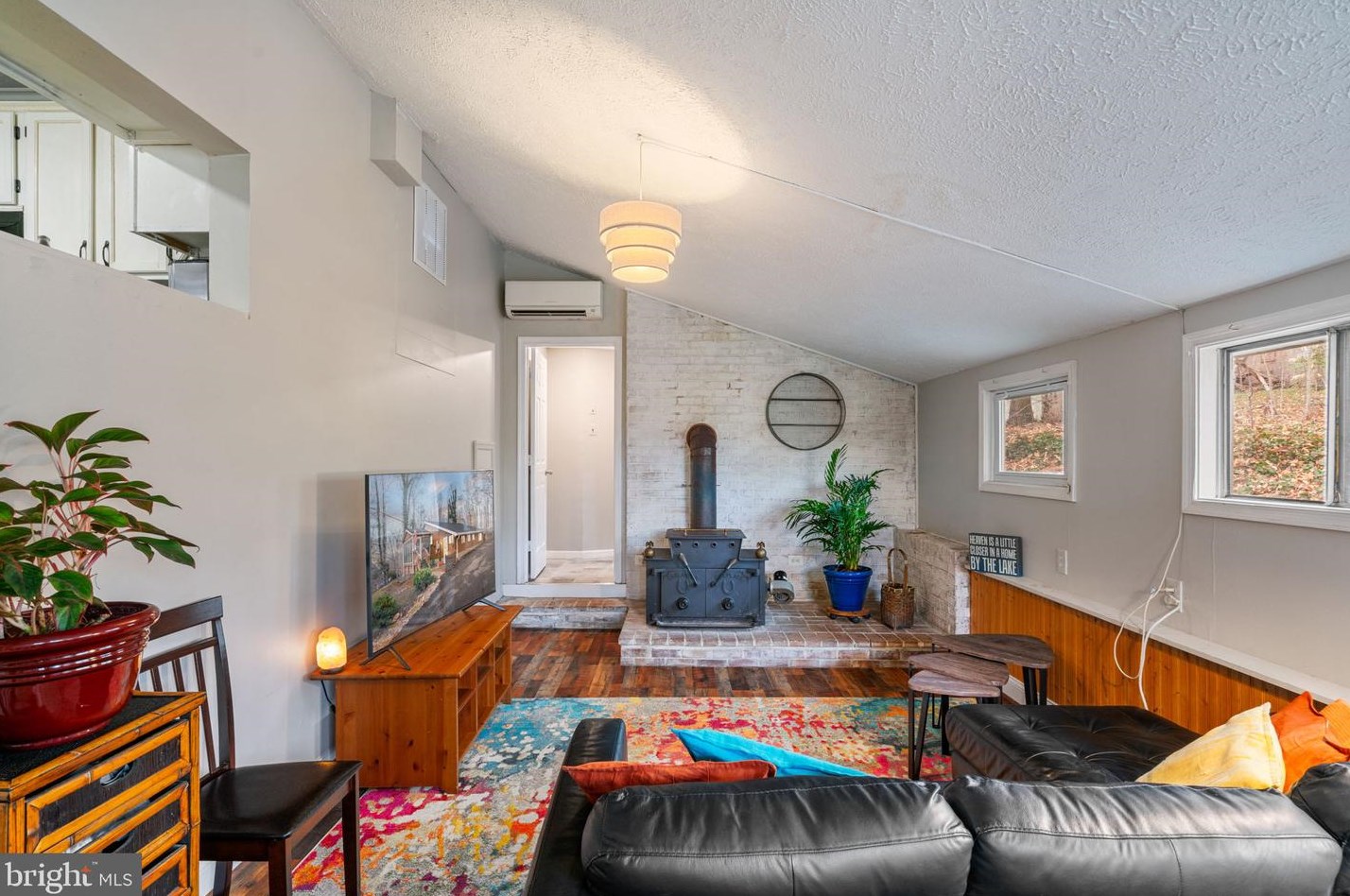 11414 Hinson Mill Ln, Manassas VA  20112-5842 exterior