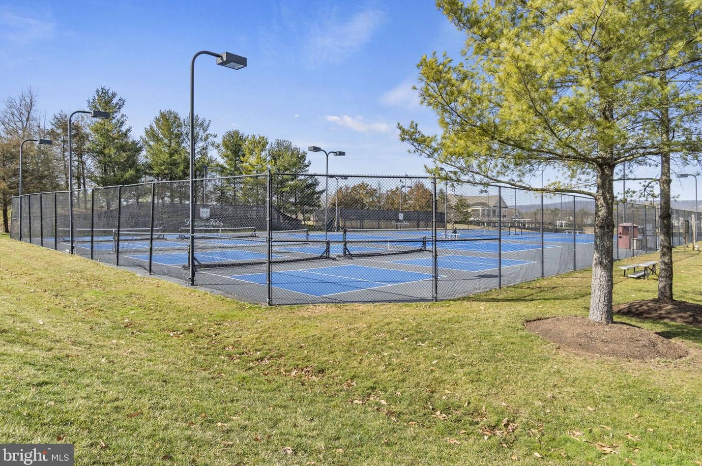 15668 Ryder Cup Dr, Haymarket VA  20169-6167 exterior