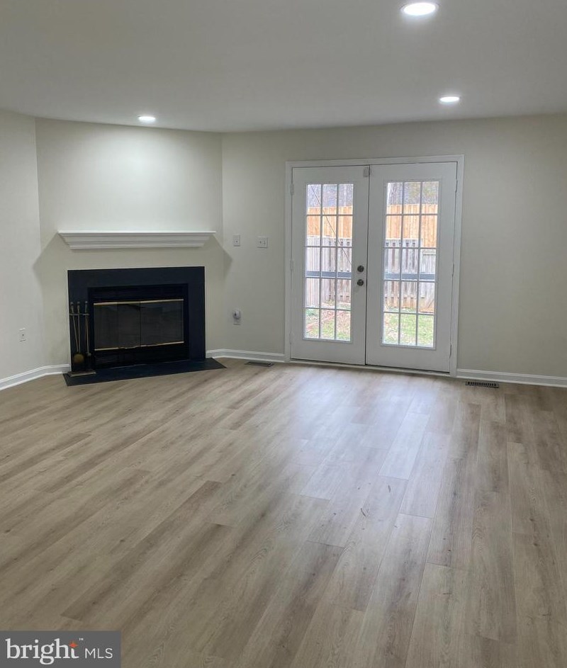 14453 Whisperwood Ct, Dumfries VA  22025-1133 exterior