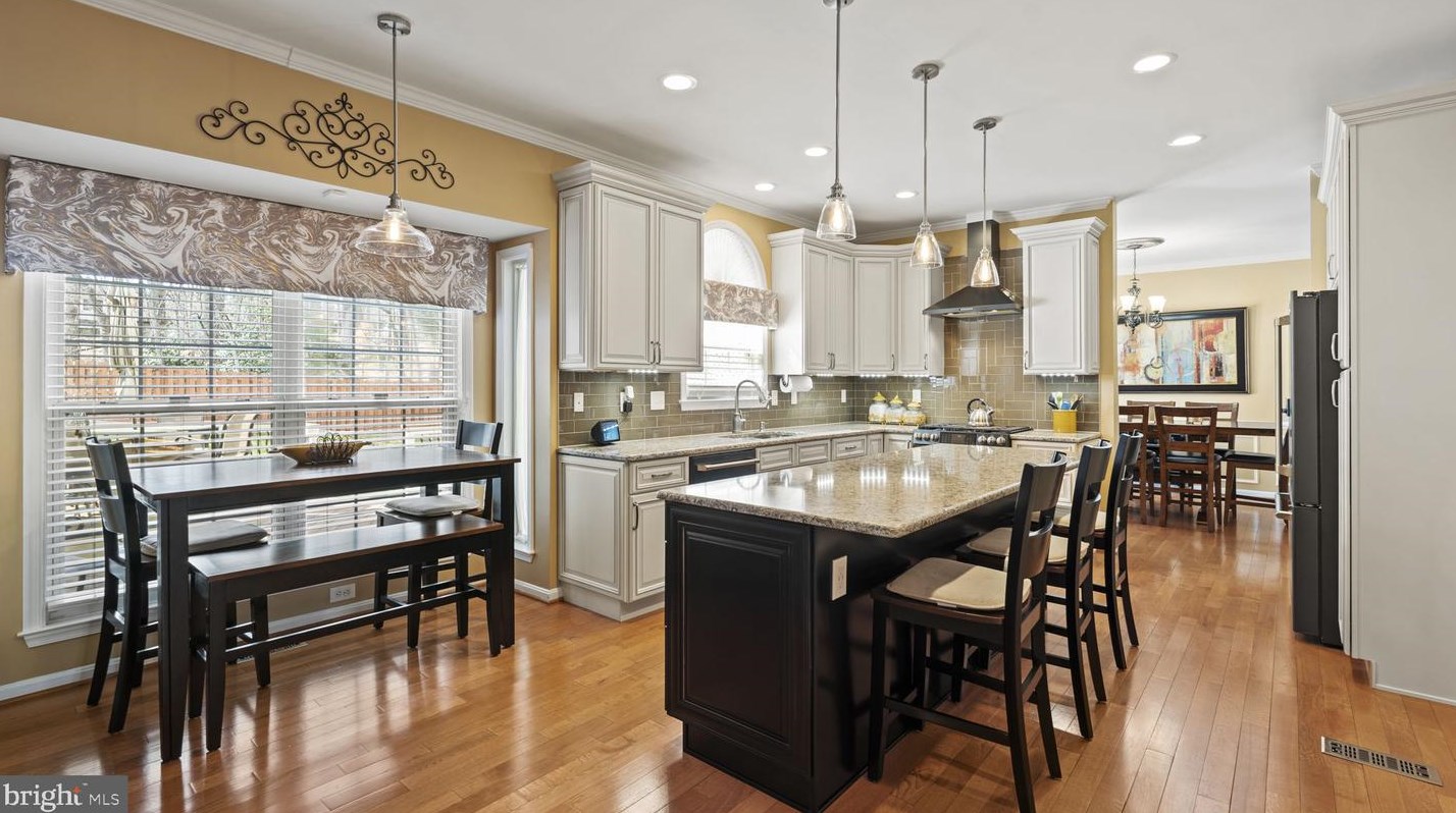 13332 Vista Forest Dr, Woodbridge VA  22192-4540 exterior