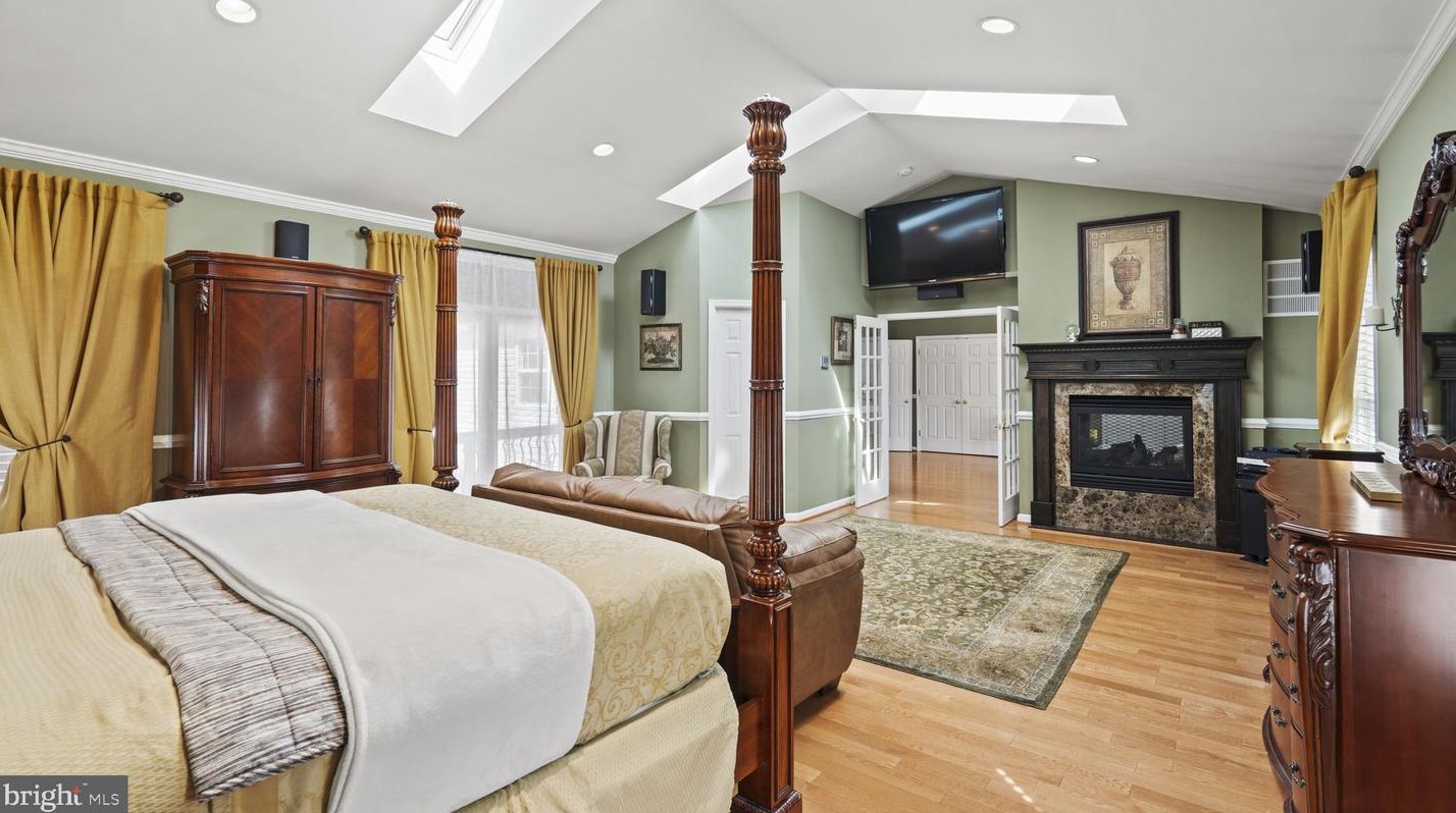 13332 Vista Forest Dr, Woodbridge VA  22192-4540 exterior