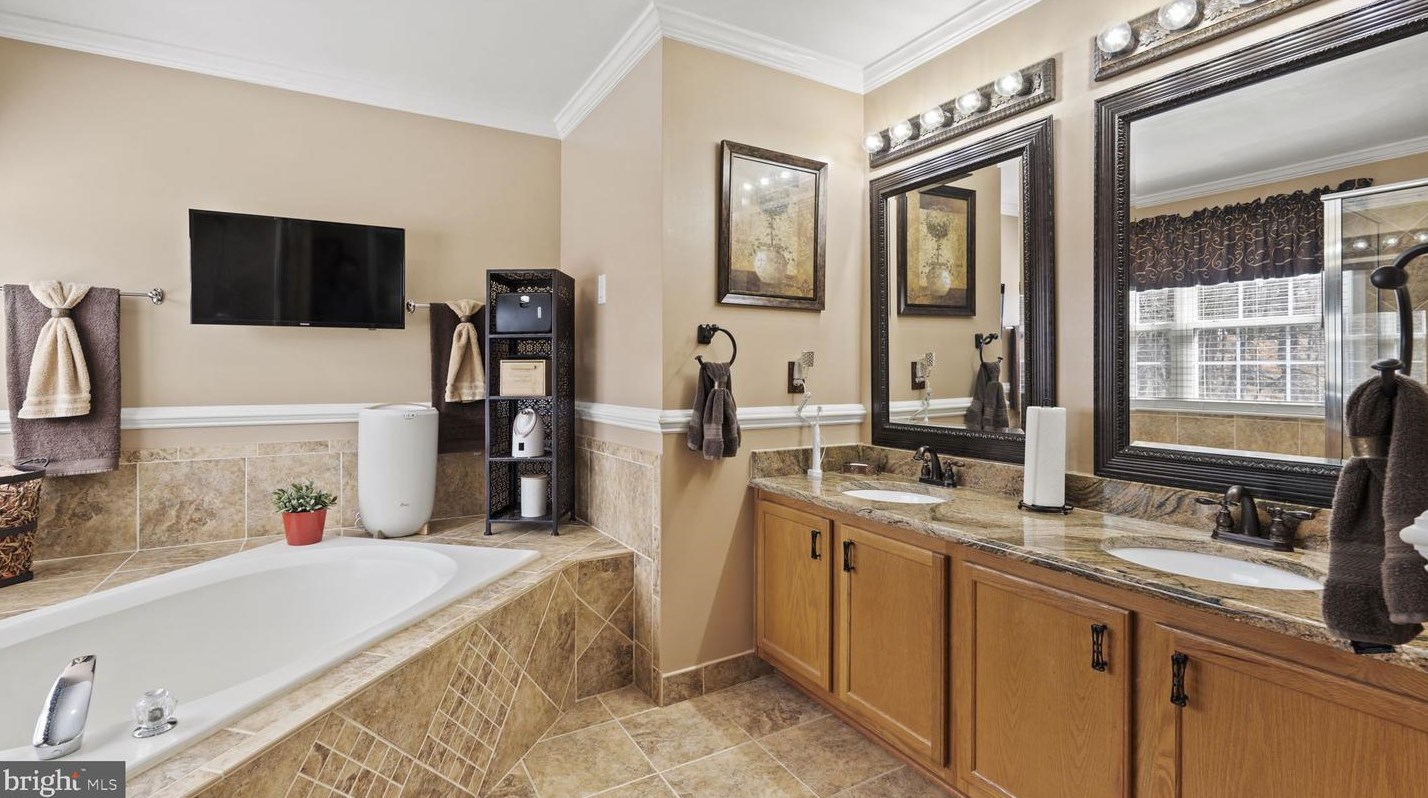 13332 Vista Forest Dr, Woodbridge VA  22192-4540 exterior