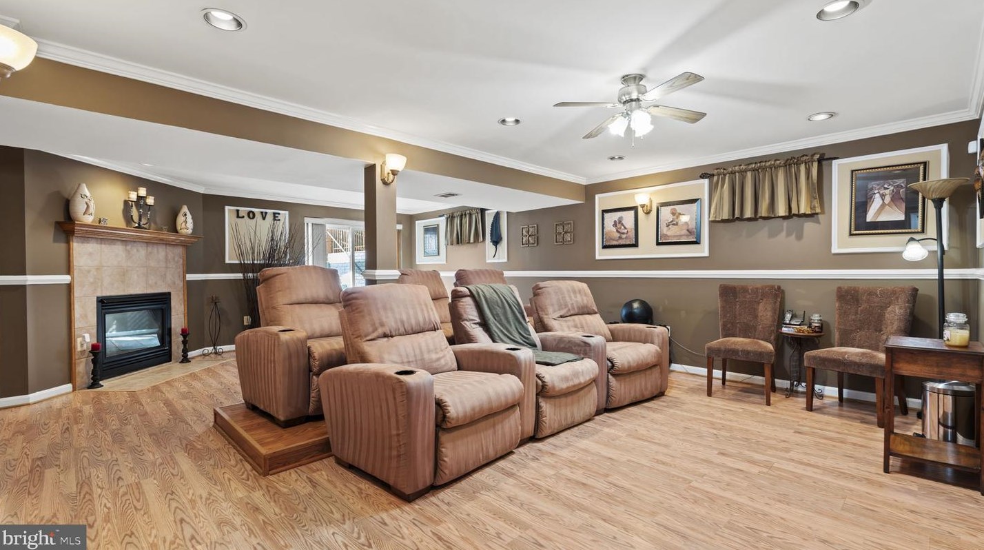 13332 Vista Forest Dr, Woodbridge VA  22192-4540 exterior