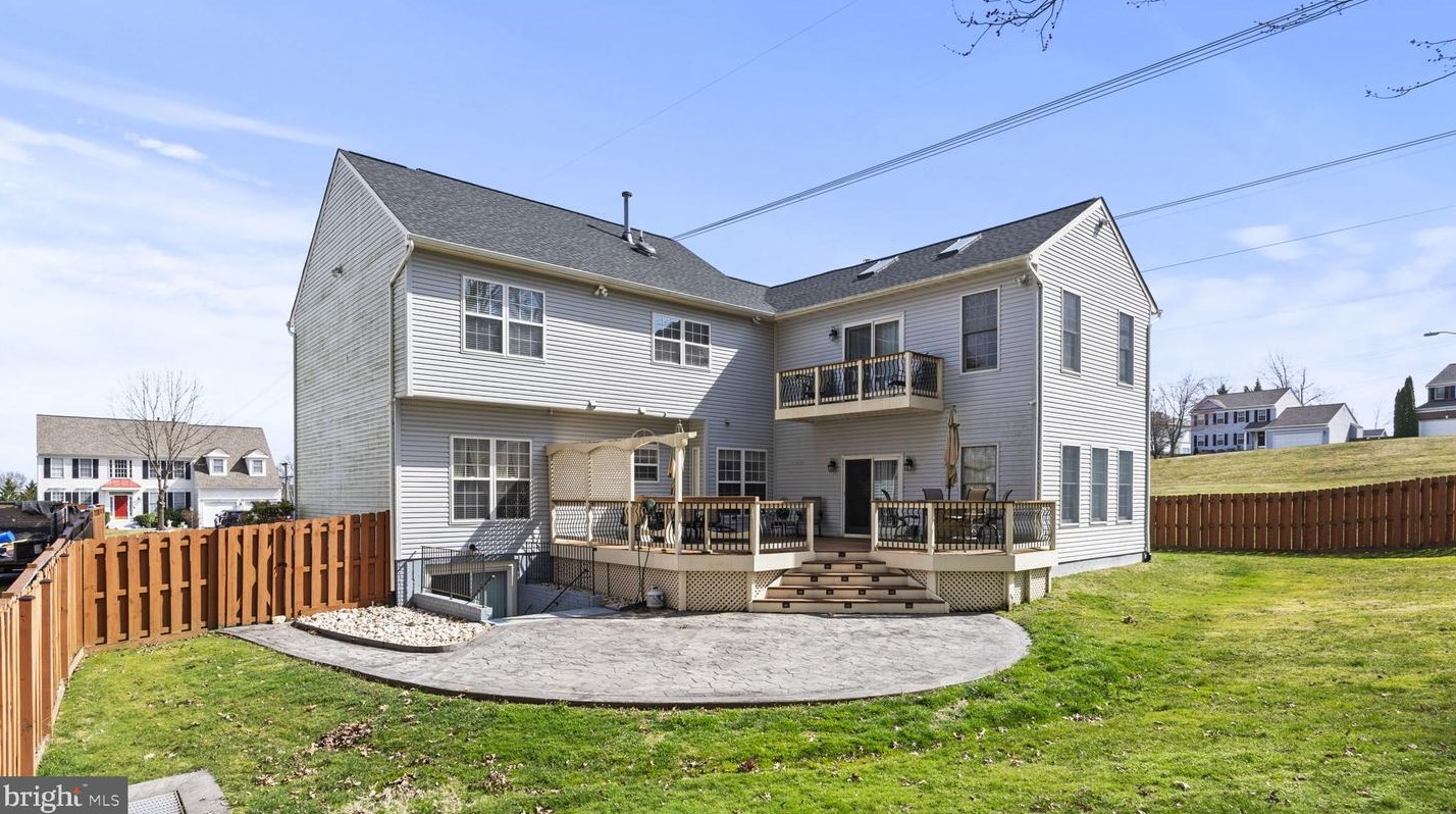 13332 Vista Forest Dr, Woodbridge VA  22192-4540 exterior