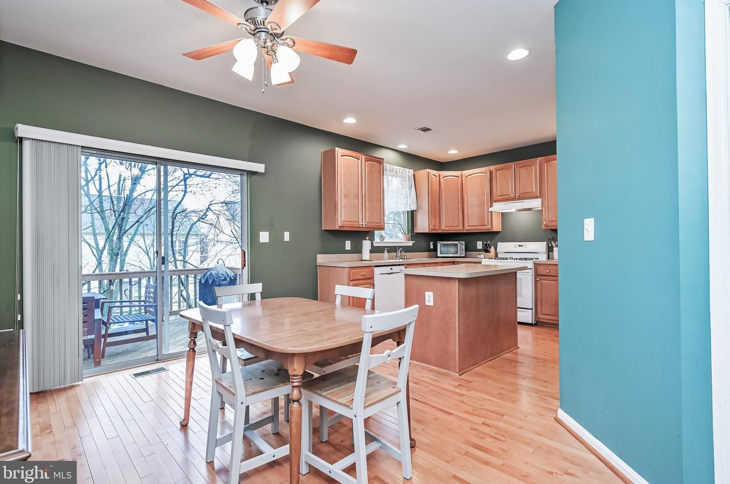 8708 Phipps Farm Way, Manassas VA  20109-4831 exterior