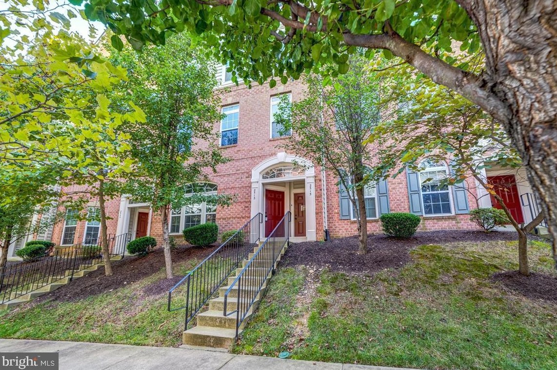 2513 Eastbourne Dr, Woodbridge VA  22191-4145 exterior