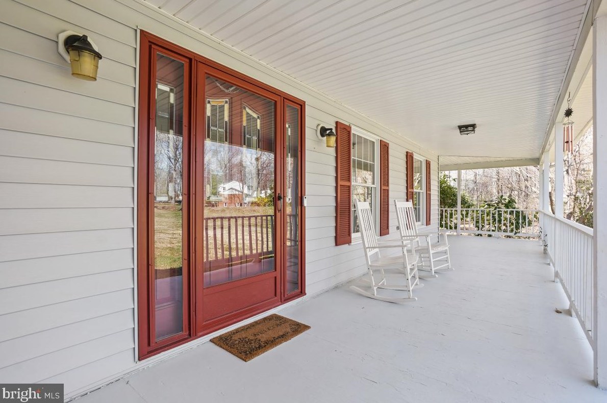 13674 Van Doren Rd, Manassas VA  20112-3803 exterior