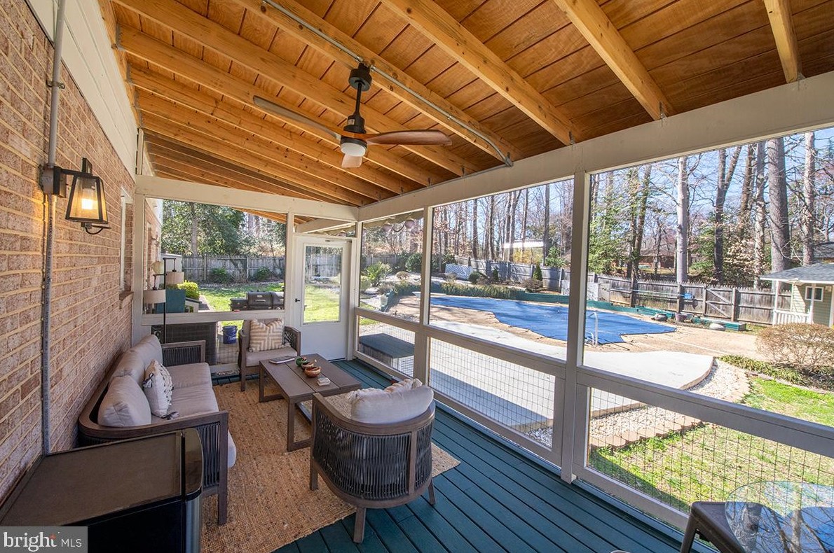 3237 Riverview Dr, Triangle VA  22172-1421 exterior