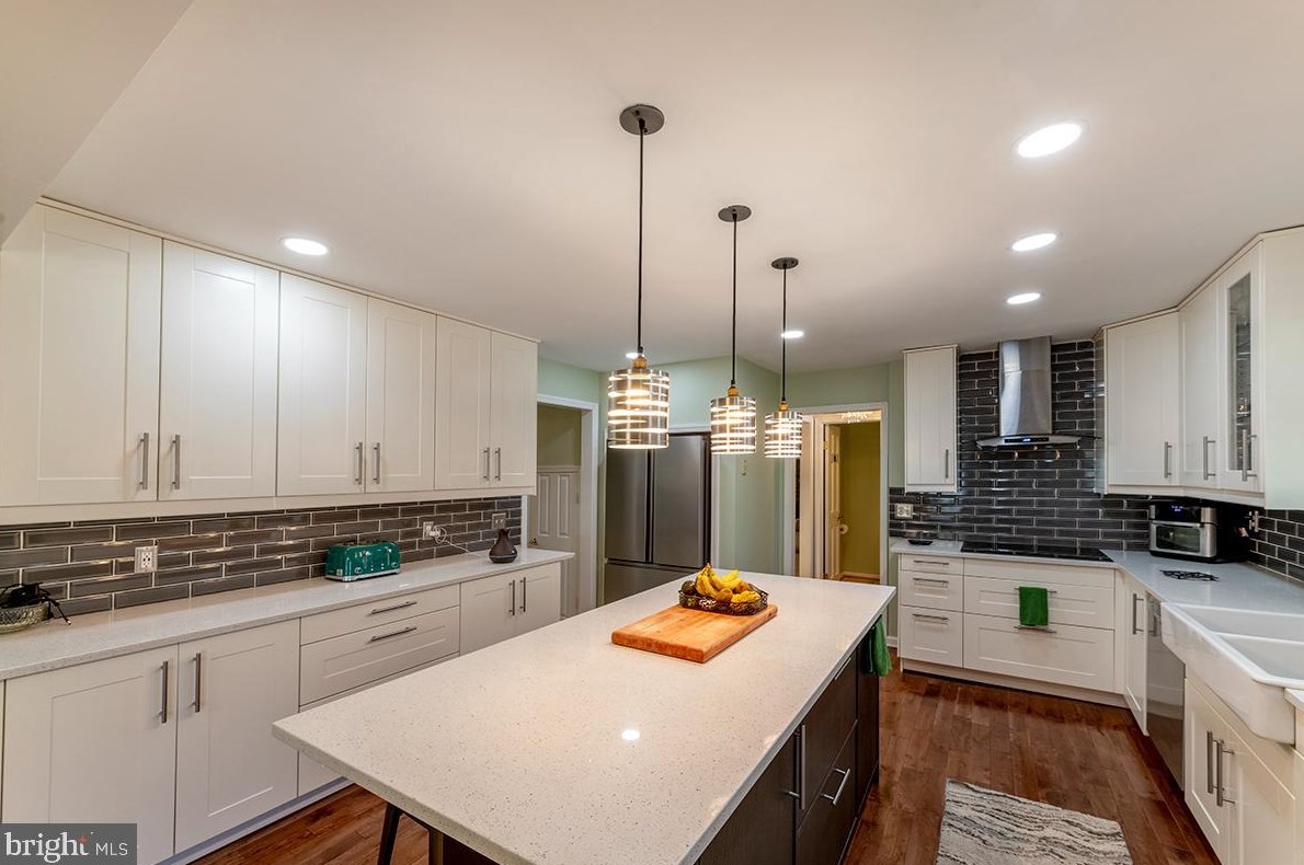 3237 Riverview Dr, Triangle VA  22172-1421 exterior