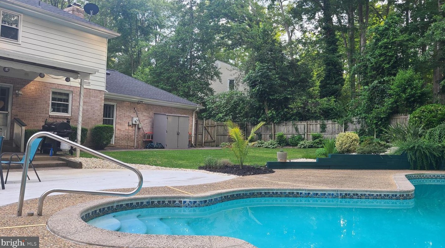 3237 Riverview Dr, Triangle VA  22172-1421 exterior