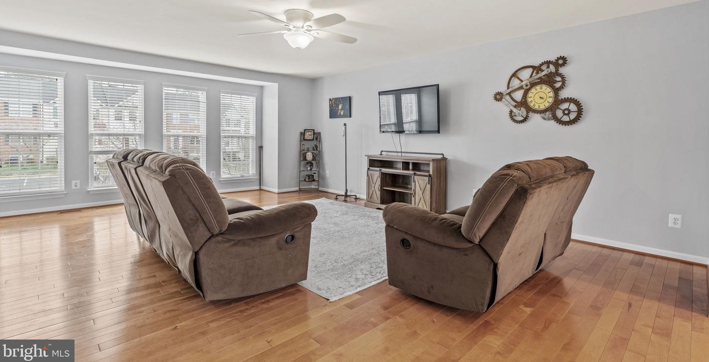 8240 Ramseur Pl, Manassas VA  20109-1905 exterior