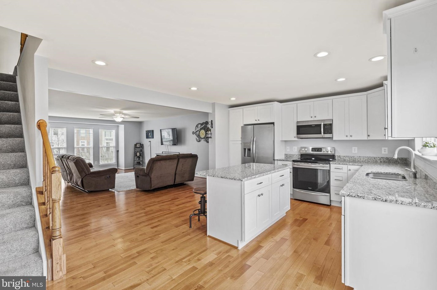 8240 Ramseur Pl, Manassas VA  20109-1905 exterior
