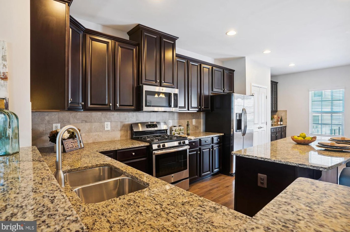 1739 Rockledge Ter, Woodbridge VA  22192-2512 exterior