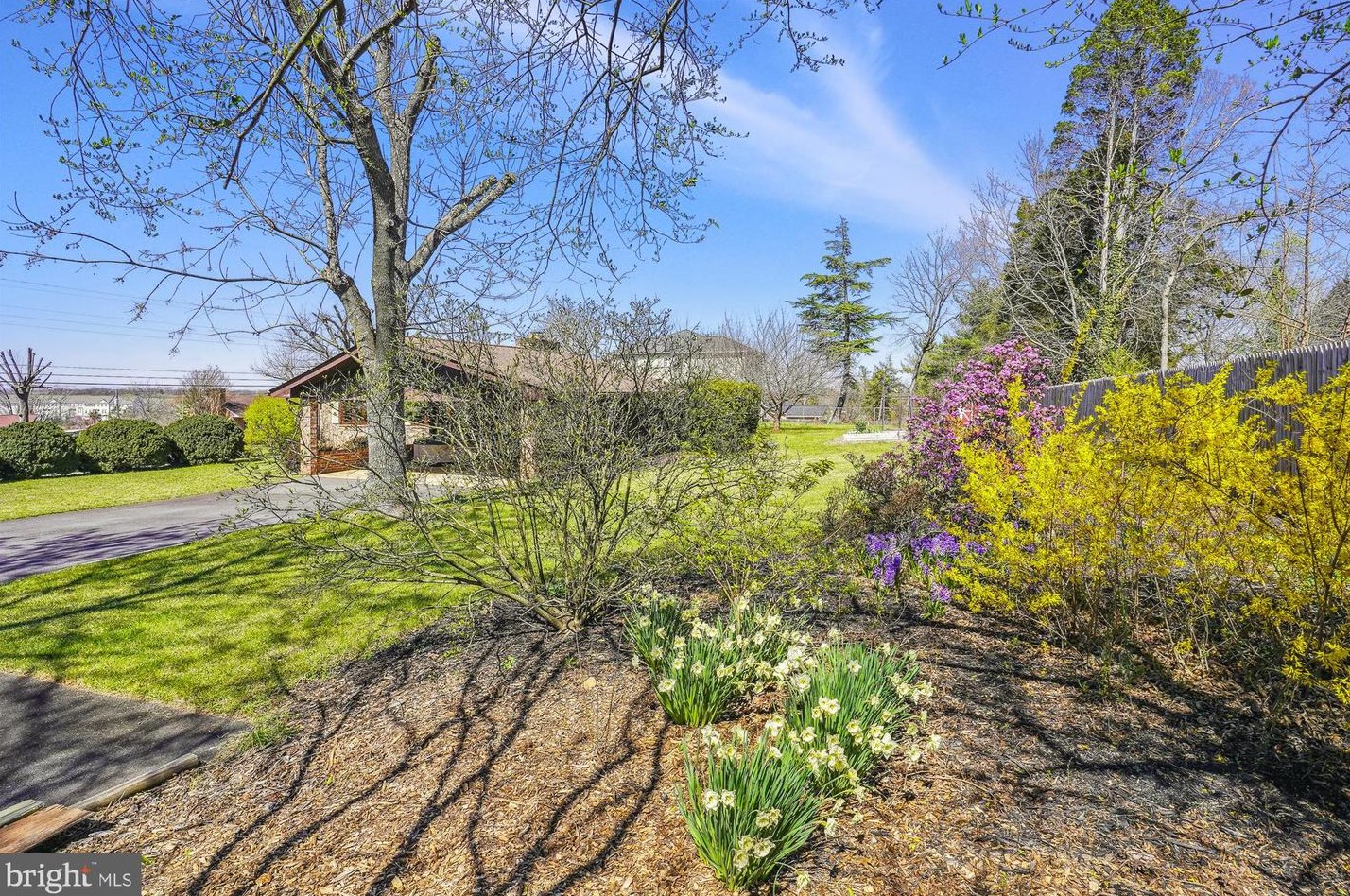 8405 Sunset Dr, Manassas VA  20110-3827 exterior
