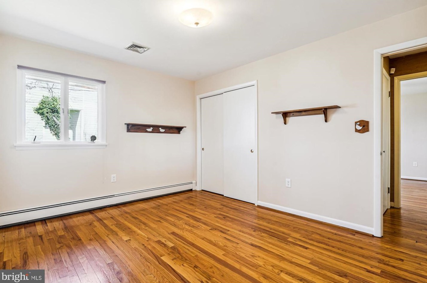 8405 Sunset Dr, Manassas VA  20110-3827 exterior