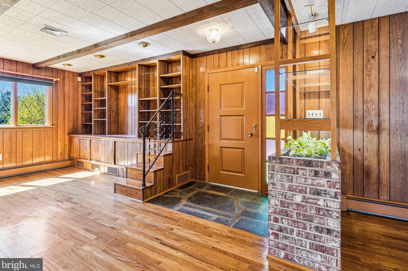 8405 Sunset Dr, Manassas VA  20110-3827 exterior