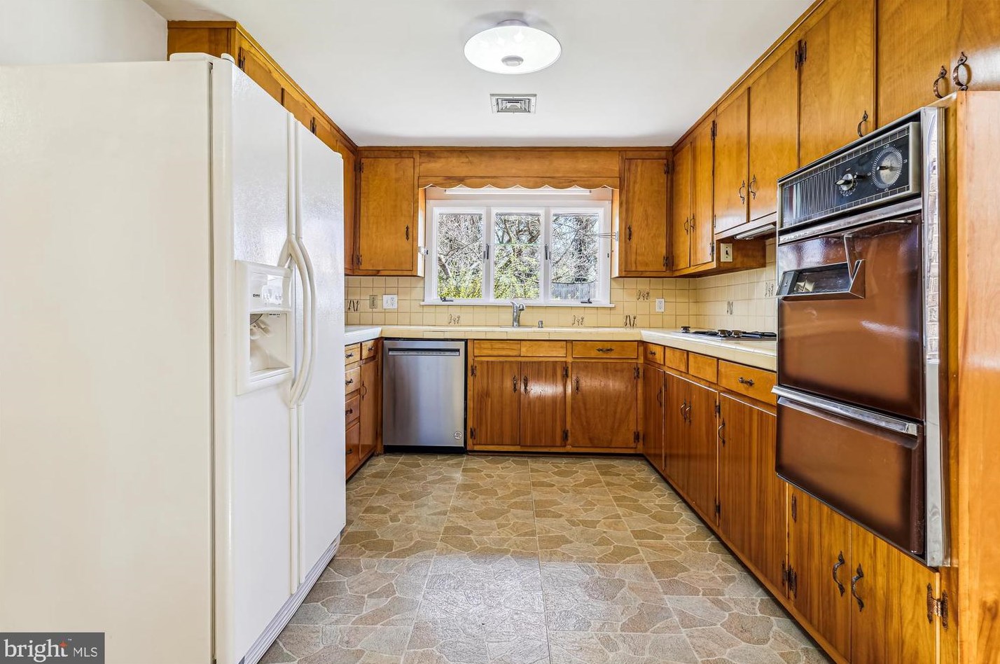 8405 Sunset Dr, Manassas VA  20110-3827 exterior