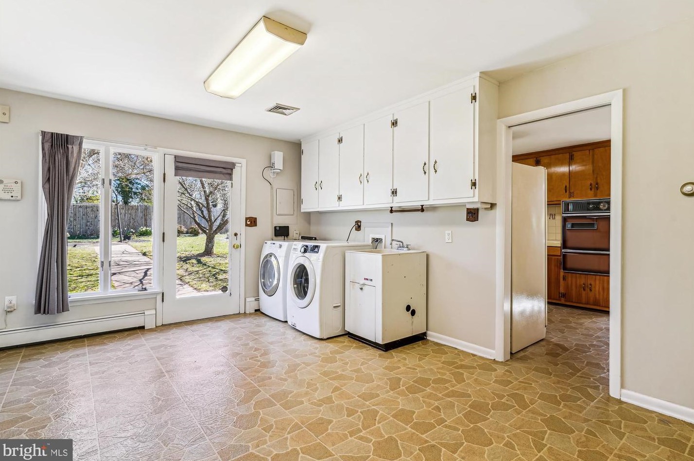 8405 Sunset Dr, Manassas VA  20110-3827 exterior