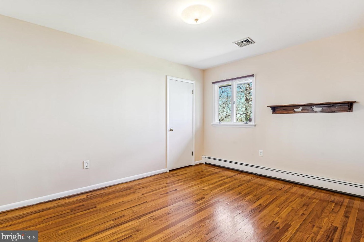 8405 Sunset Dr, Manassas VA  20110-3827 exterior