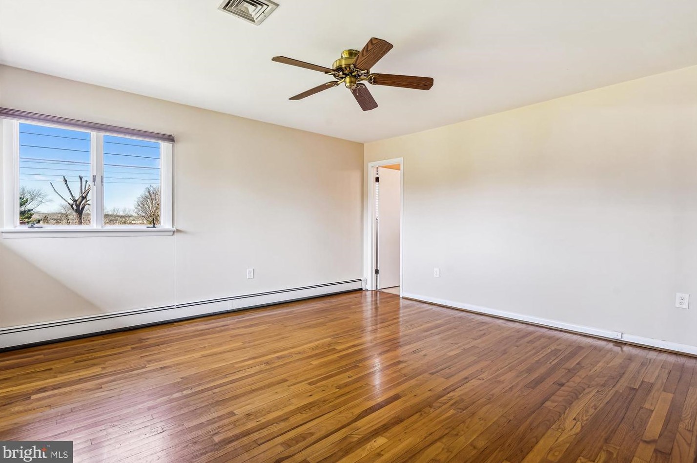 8405 Sunset Dr, Manassas VA  20110-3827 exterior