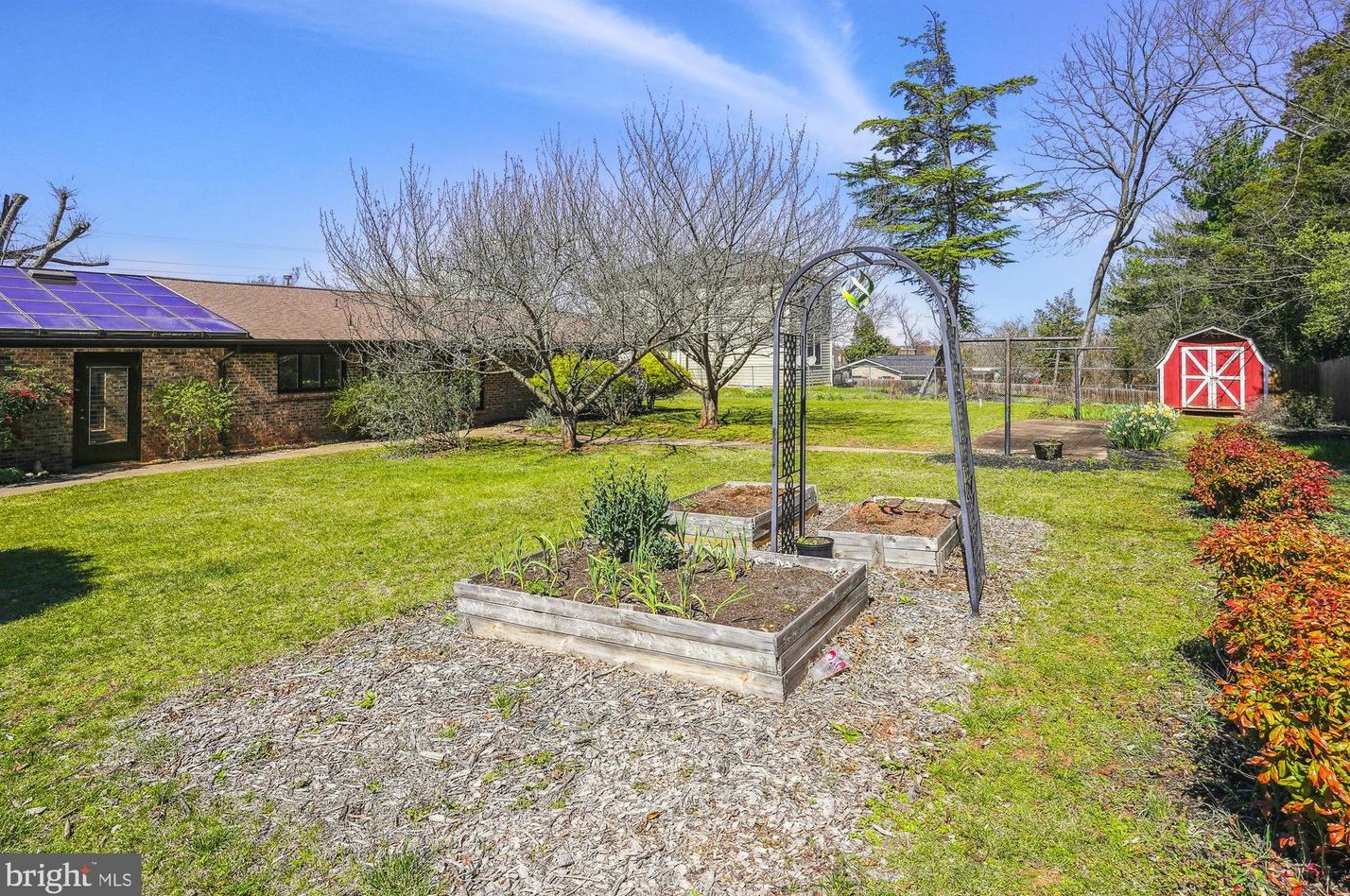 8405 Sunset Dr, Manassas VA  20110-3827 exterior