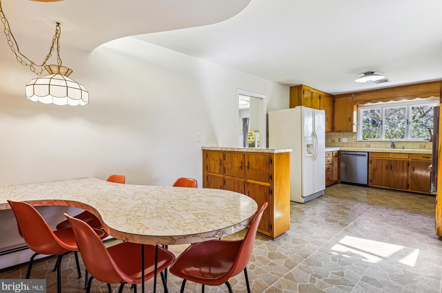 8405 Sunset Dr, Manassas VA  20110-3827 exterior