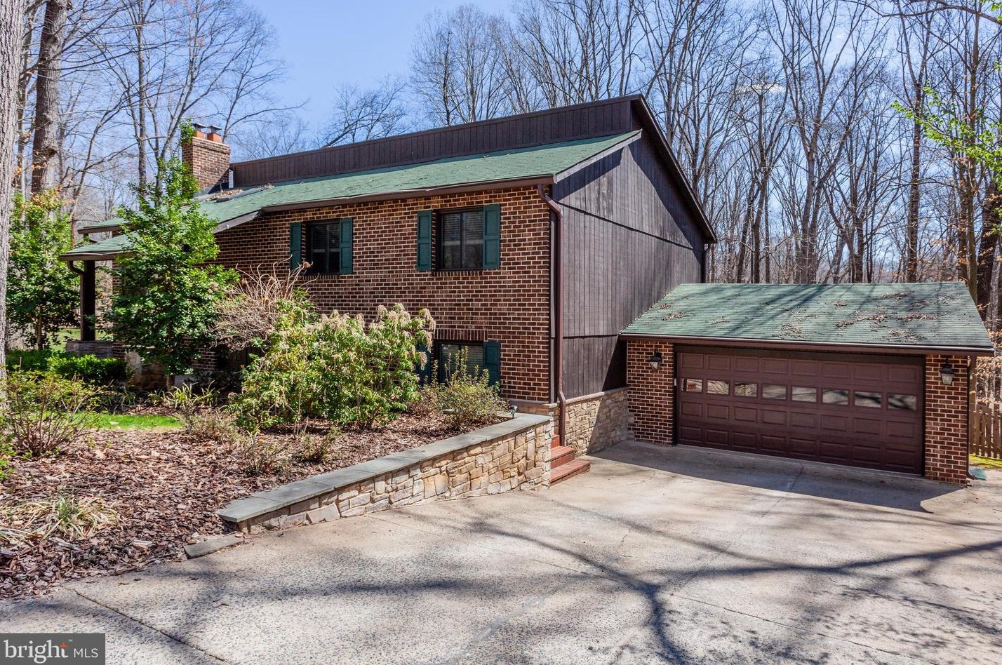 6111 Occoquan Forest Dr, Manassas VA  20112-3034 exterior