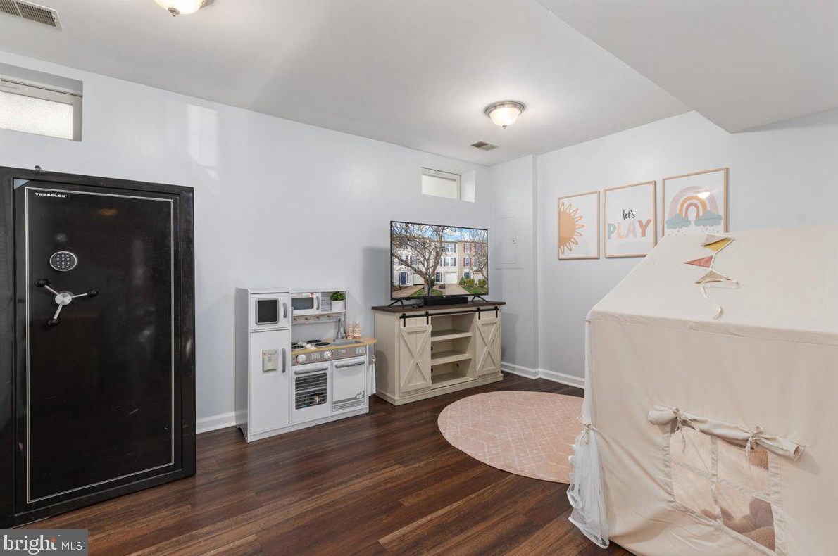 9078 Falcon Glen Ct, Bristow VA  20136-5739 exterior