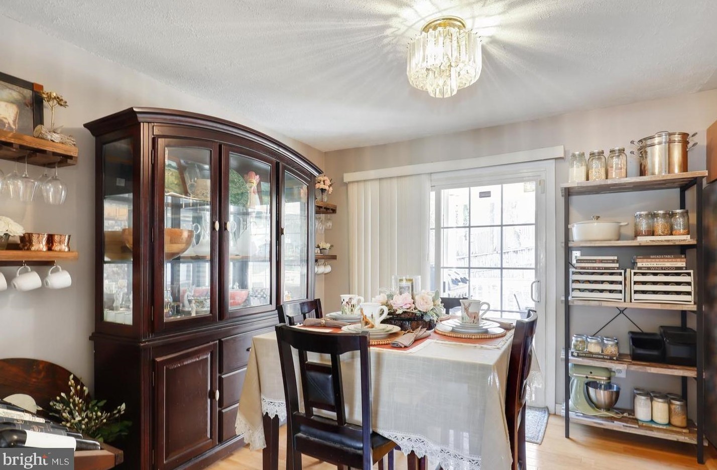 13705 Kerrydale Rd, Woodbridge VA  22193-4710 exterior