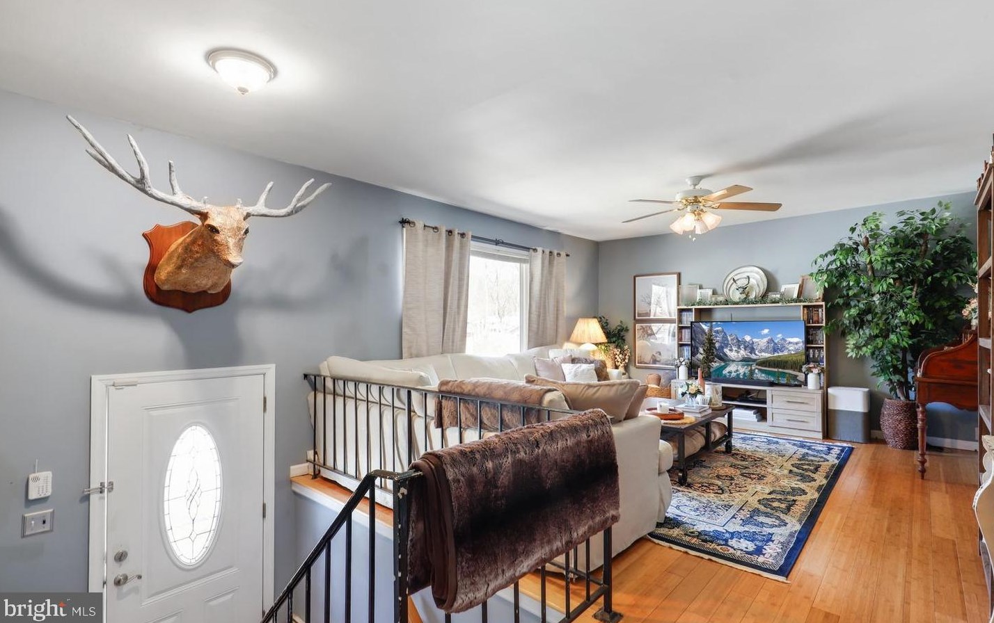 13705 Kerrydale Rd, Woodbridge VA  22193-4710 exterior