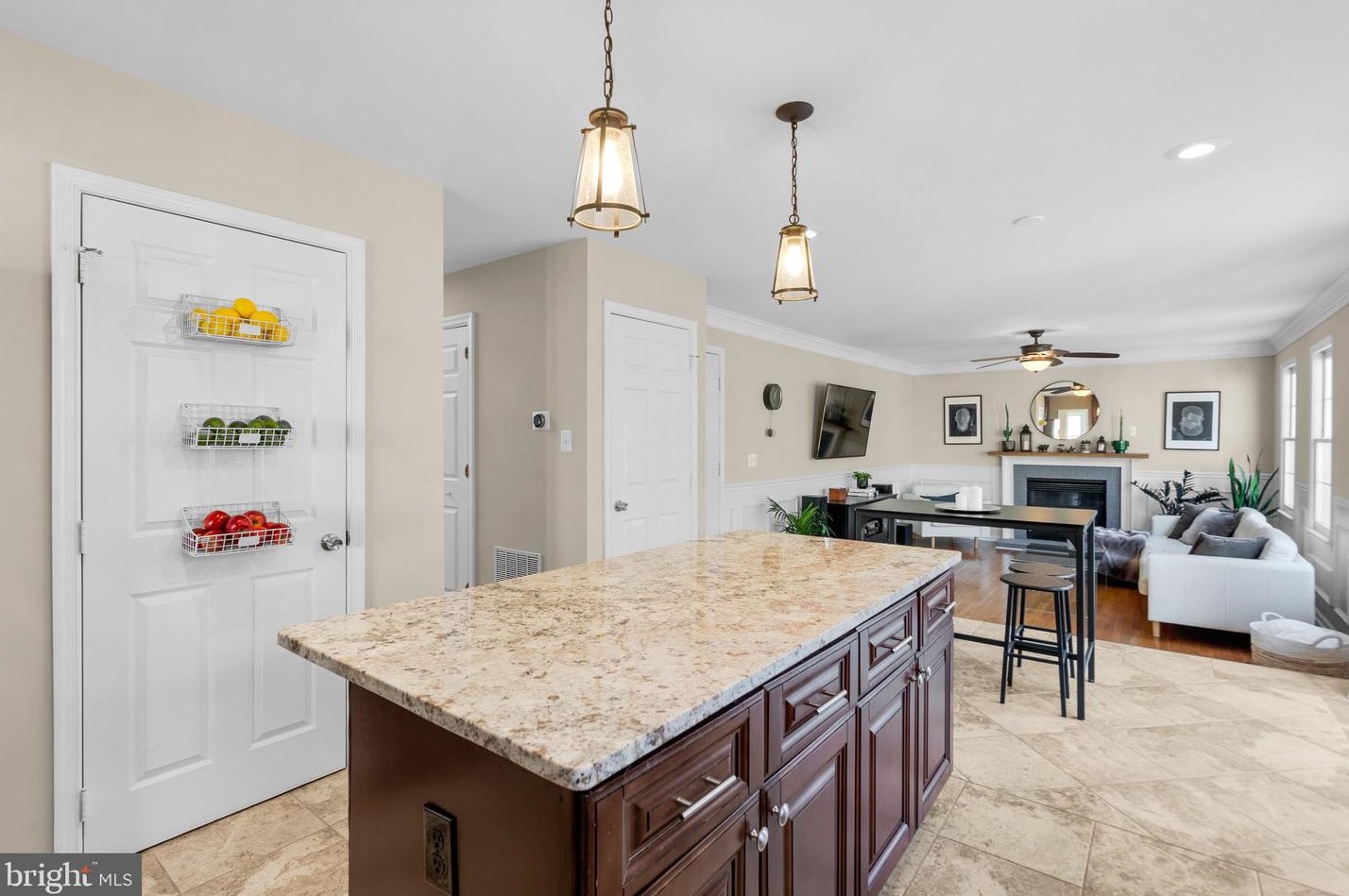 6391 Etheridge Ln, Manassas VA  20112-8823 exterior